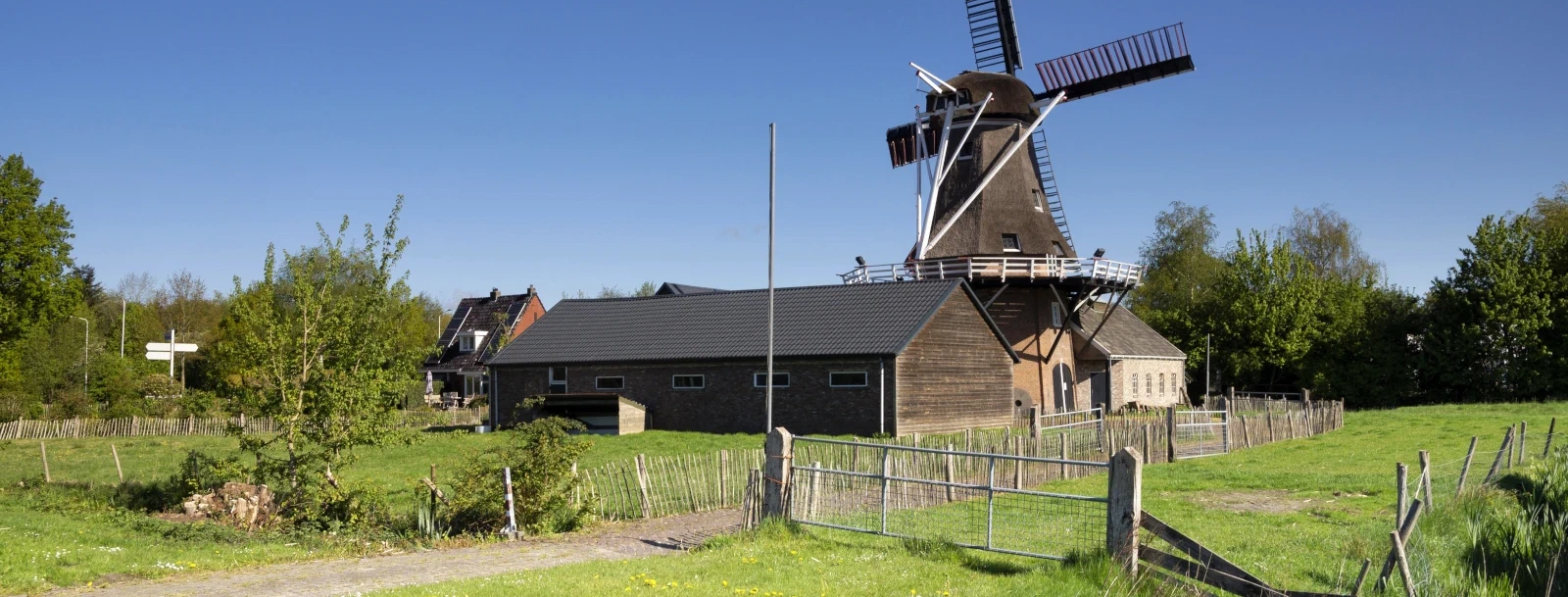 Foto van de Faenster Moune, een oude molen in Achtkarspelen