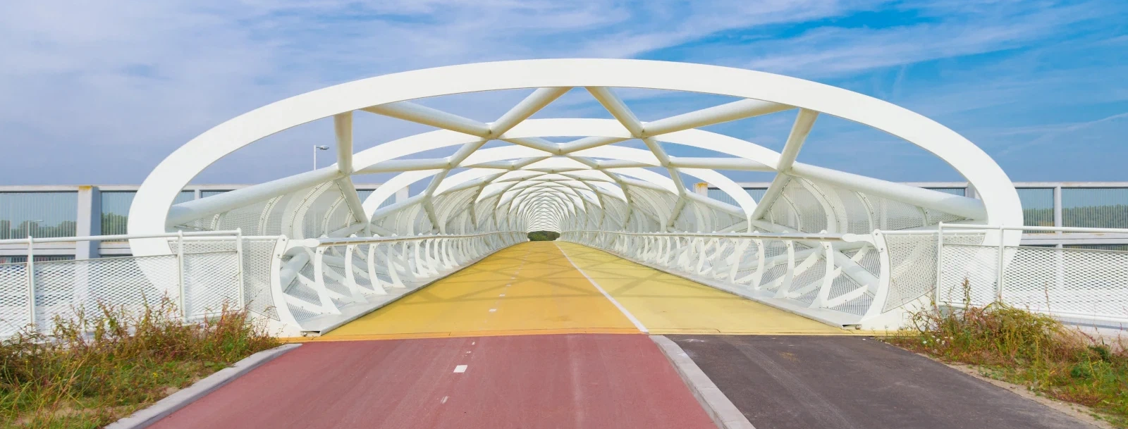 Impressie van fiets- en voetgangersbrug bij Rhoon
