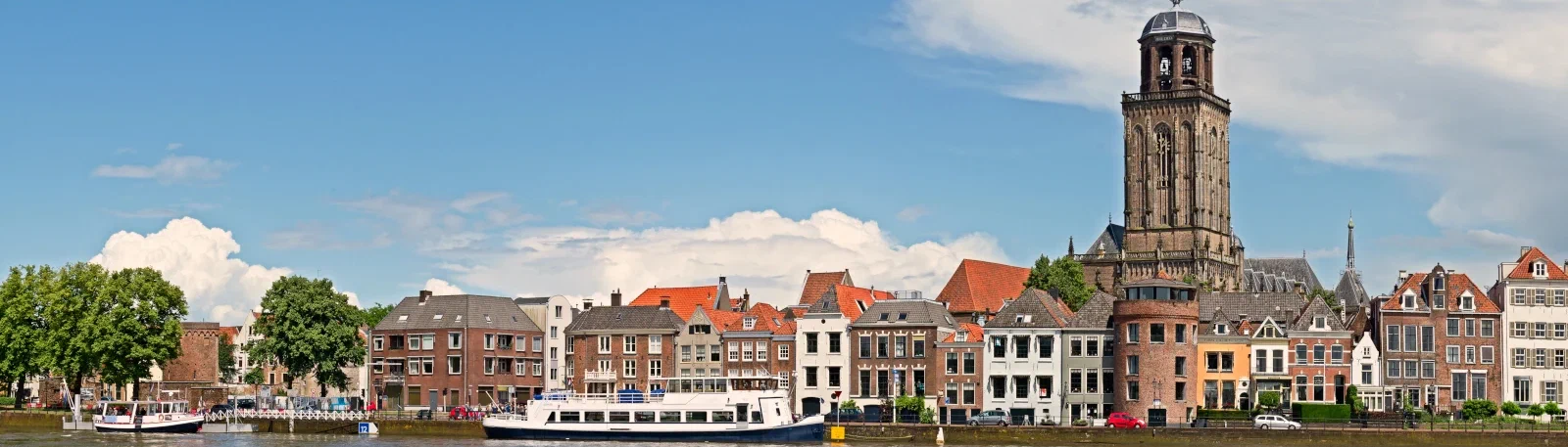 Zicht op de skyline van Deventer