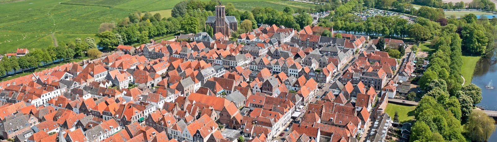 Zicht op de historische binnenstad van Elburg