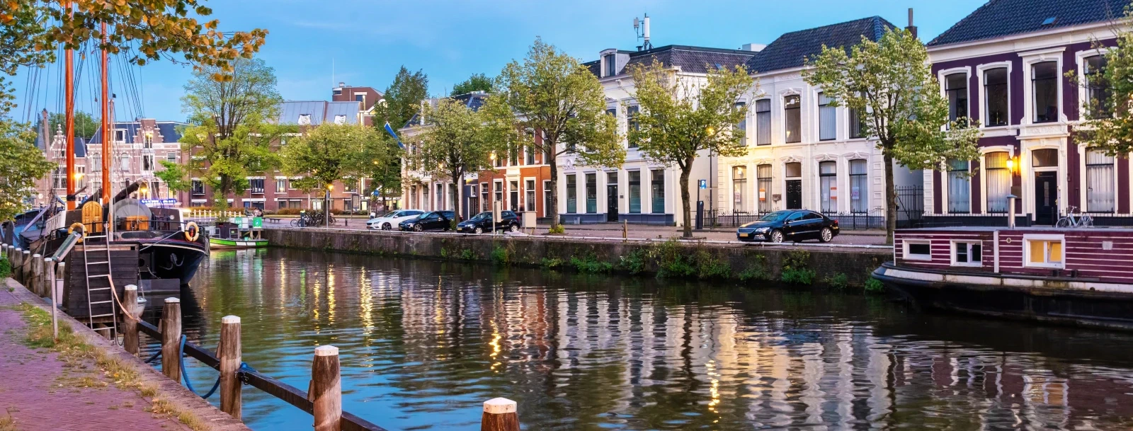 Zicht op de stad en het buitengebied van de gemeente Leeuwarden
