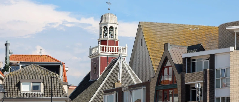 Impressie van de rode kerk bij Noordwijk