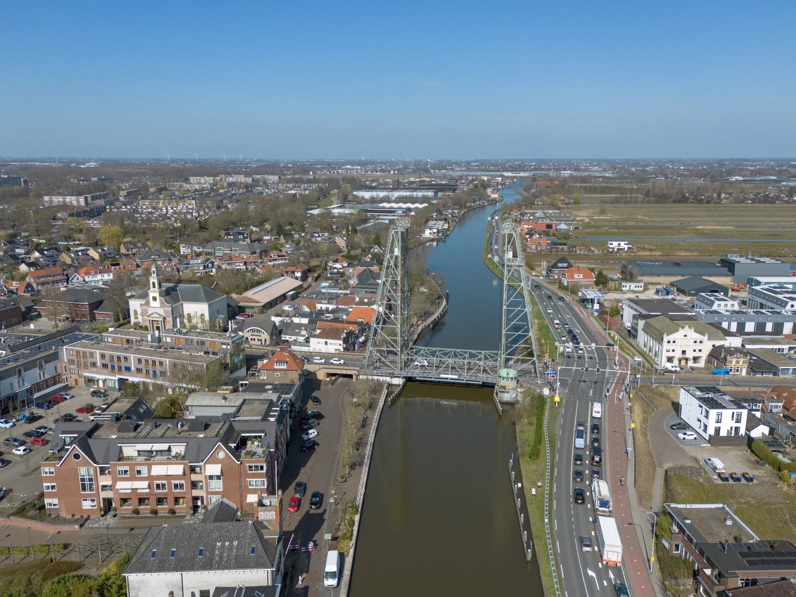 Moderne mantelzorgwoning in een Waddinxveense tuin