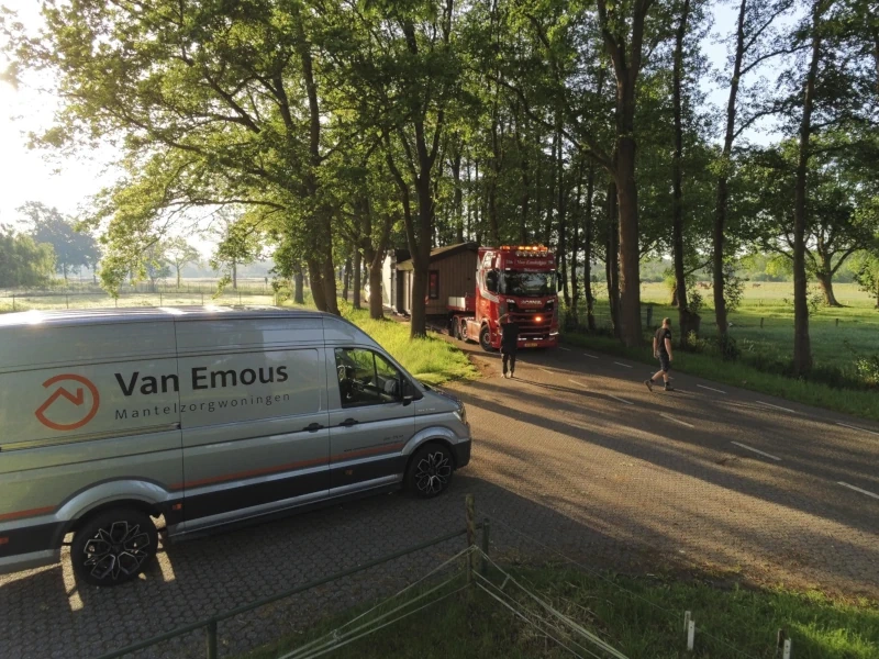 Transport en plaatsing van de modulaire woning op de kavel