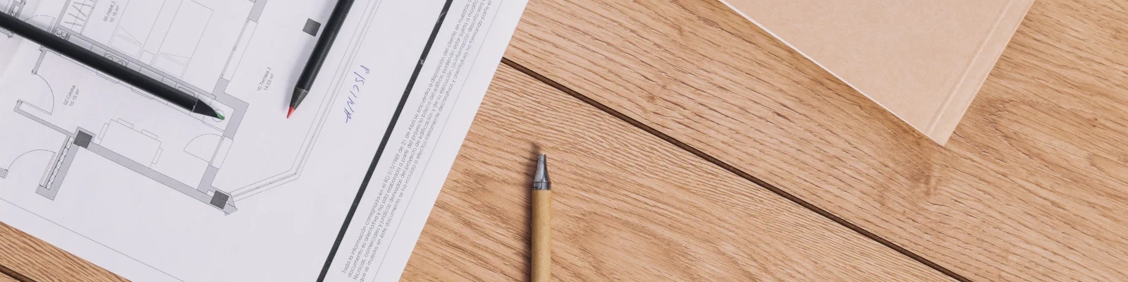 Tafel met papierwerk
