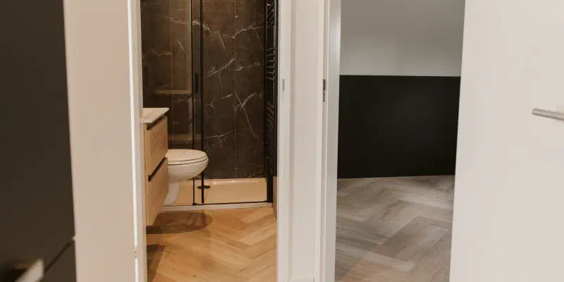 Toilet en badkamer